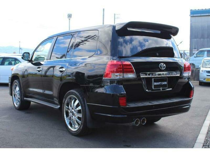 LAND CRUISER