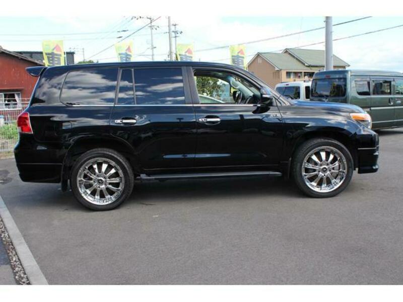 LAND CRUISER