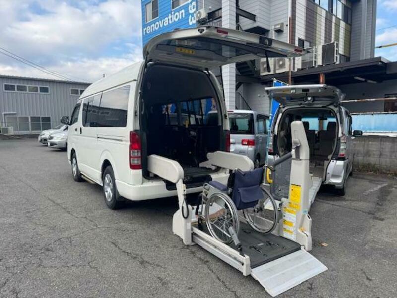 TOYOTA HIACE VAN
