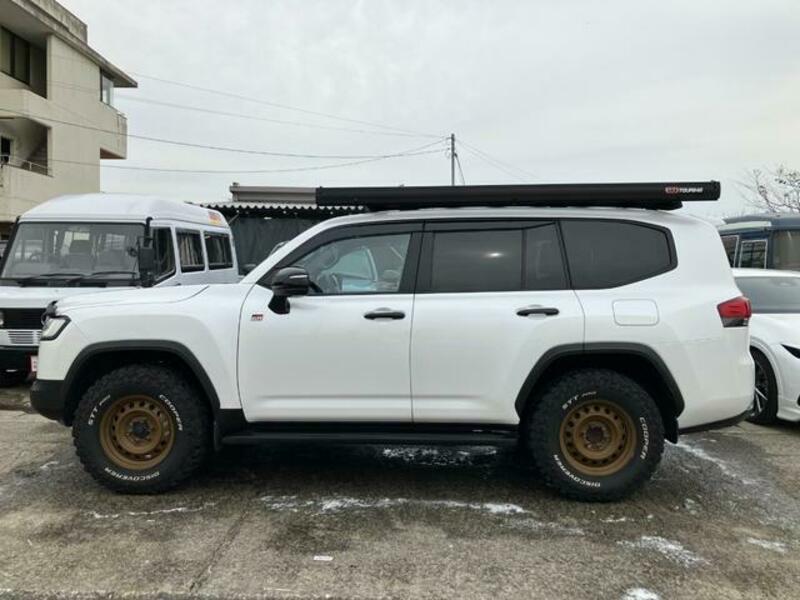 LAND CRUISER