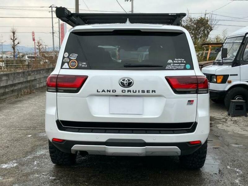 LAND CRUISER