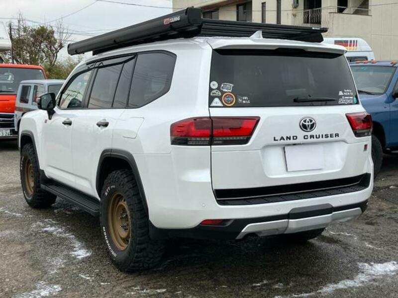 LAND CRUISER