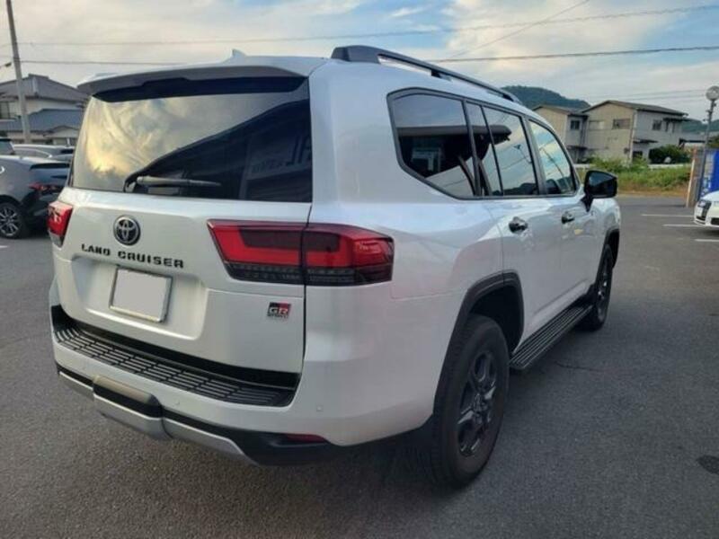 LAND CRUISER