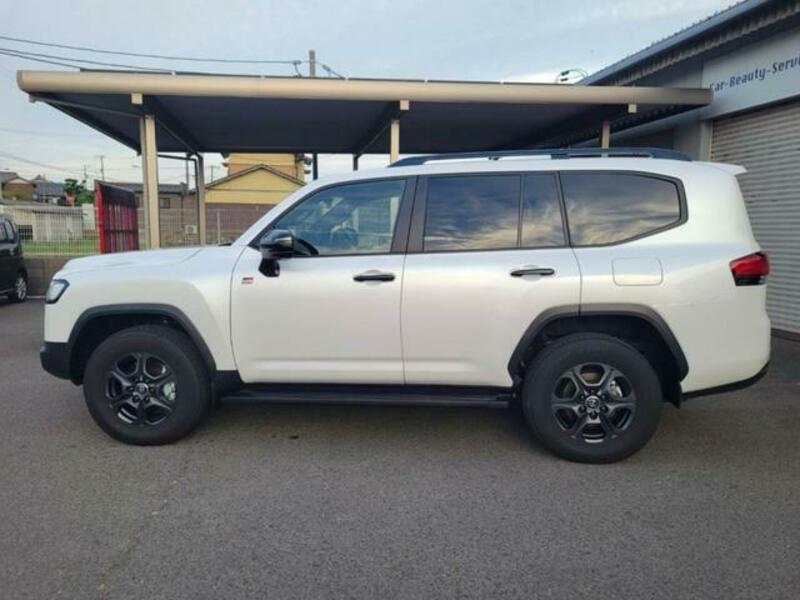 LAND CRUISER