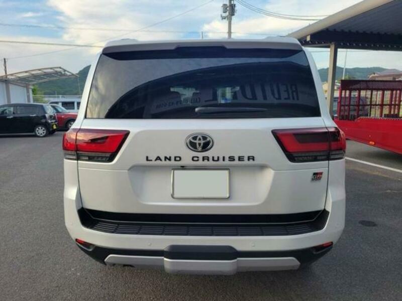 LAND CRUISER