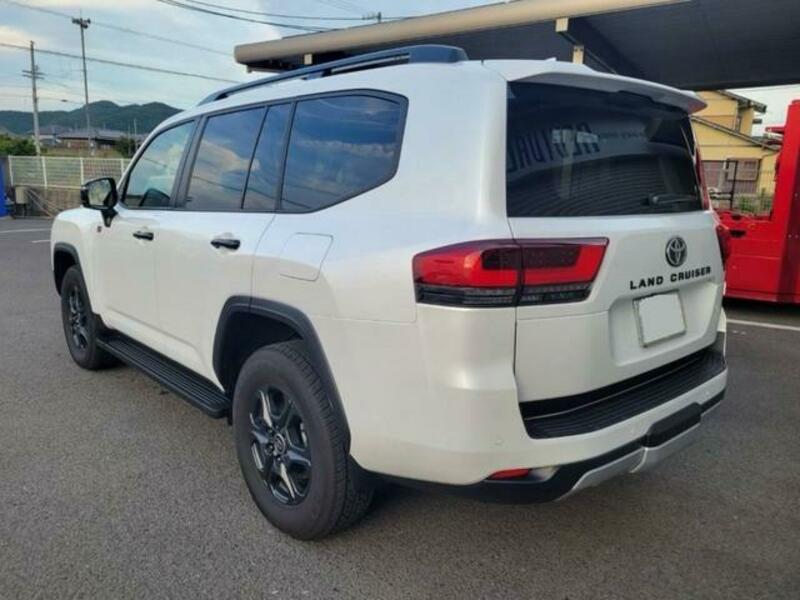 LAND CRUISER