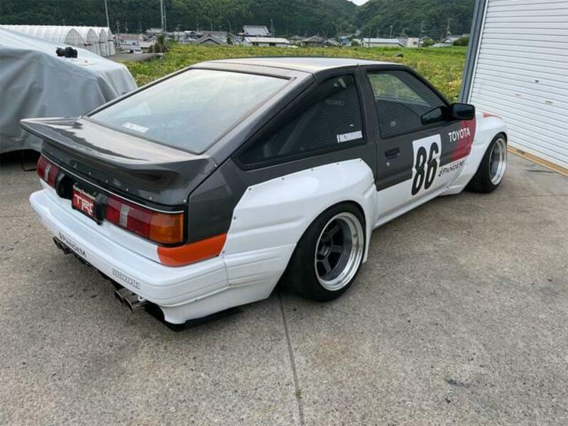 COROLLA LEVIN
