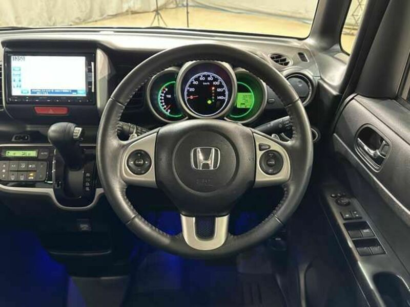 N BOX