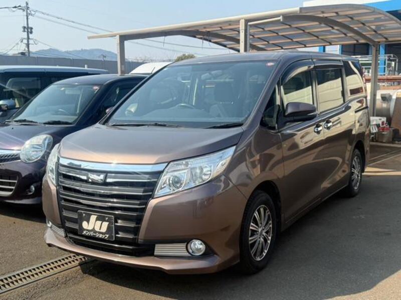 TOYOTA NOAH