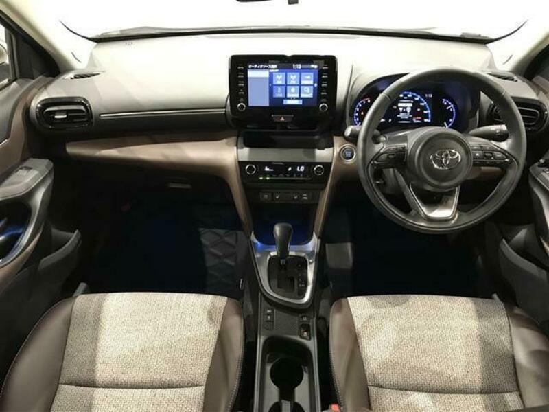 YARIS CROSS