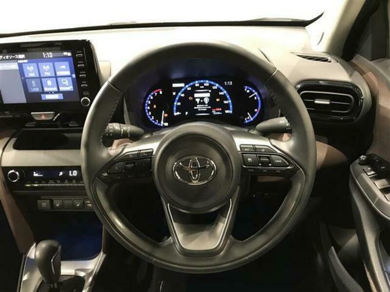 YARIS CROSS
