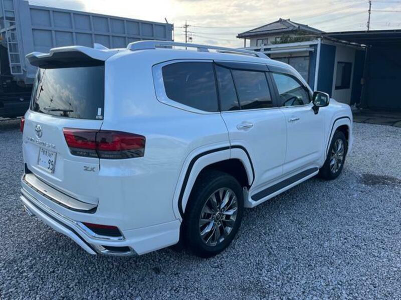 LAND CRUISER