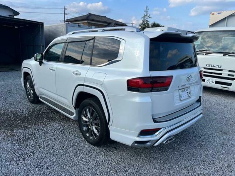 LAND CRUISER