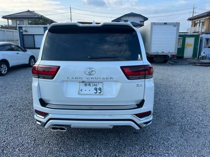 LAND CRUISER