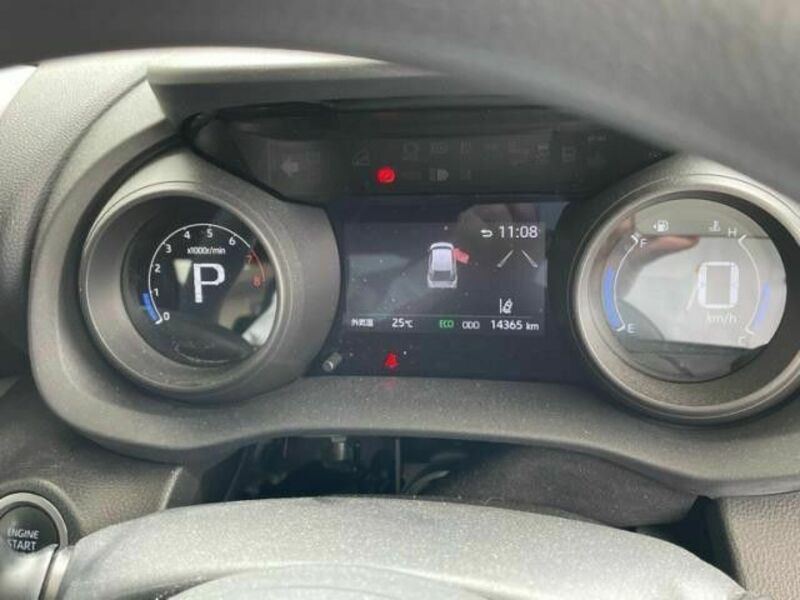 YARIS CROSS