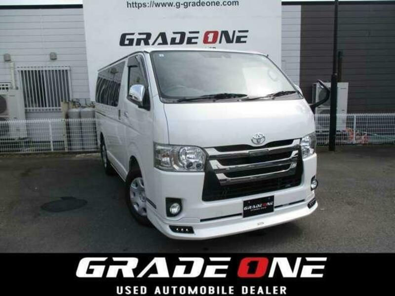 TOYOTA HIACE VAN