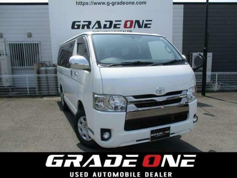 TOYOTA HIACE VAN
