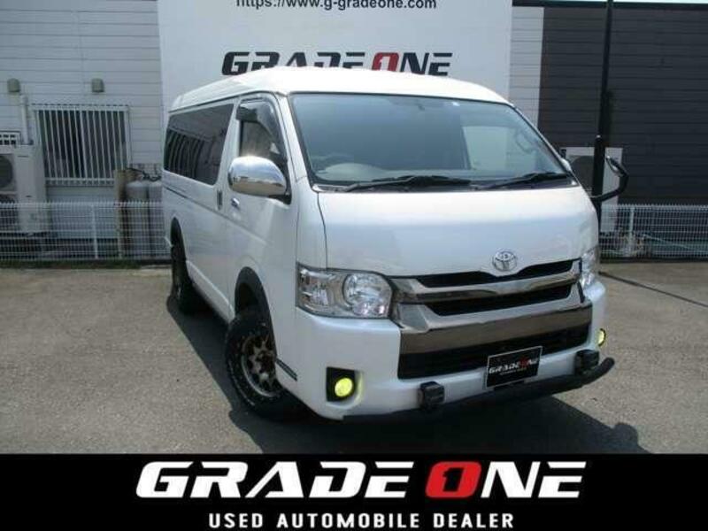 TOYOTA HIACE VAN