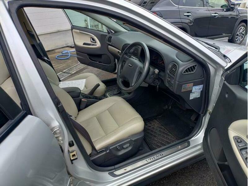 V40