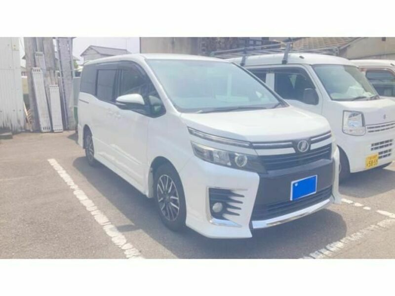 TOYOTA VOXY
