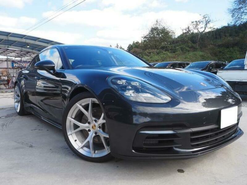 PORSCHE PANAMERA