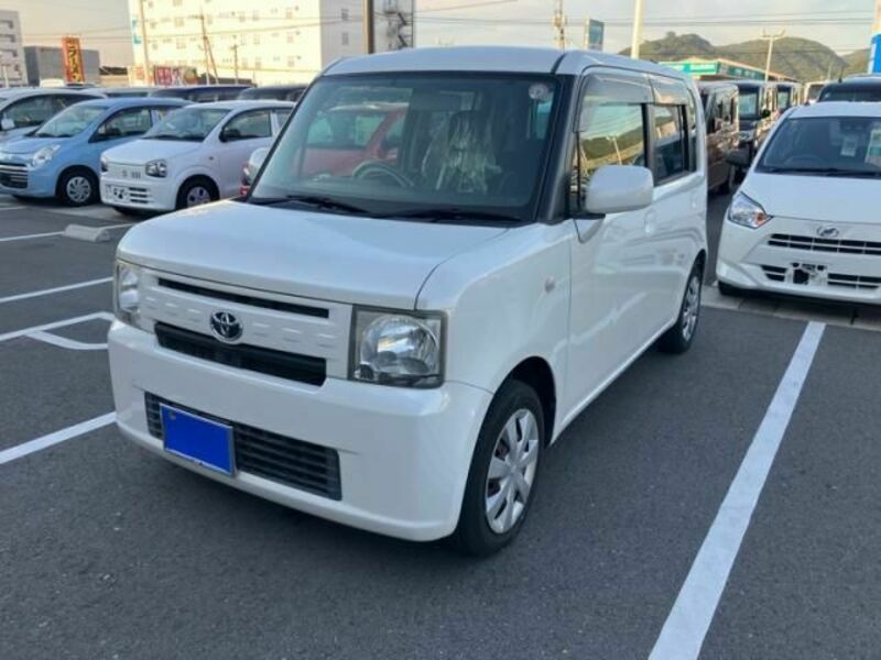 TOYOTA PIXIS SPACE