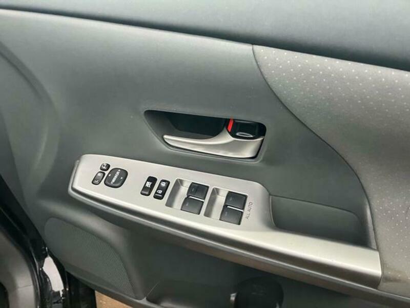 PRIUS ALPHA