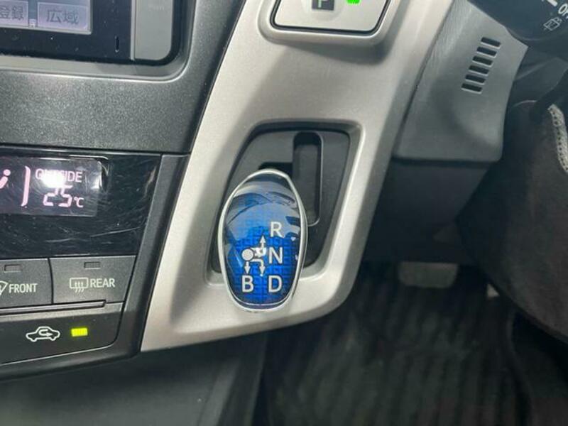 PRIUS ALPHA