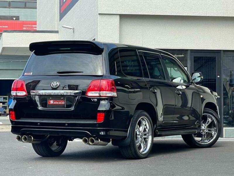 LAND CRUISER