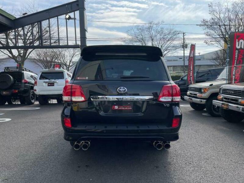 LAND CRUISER