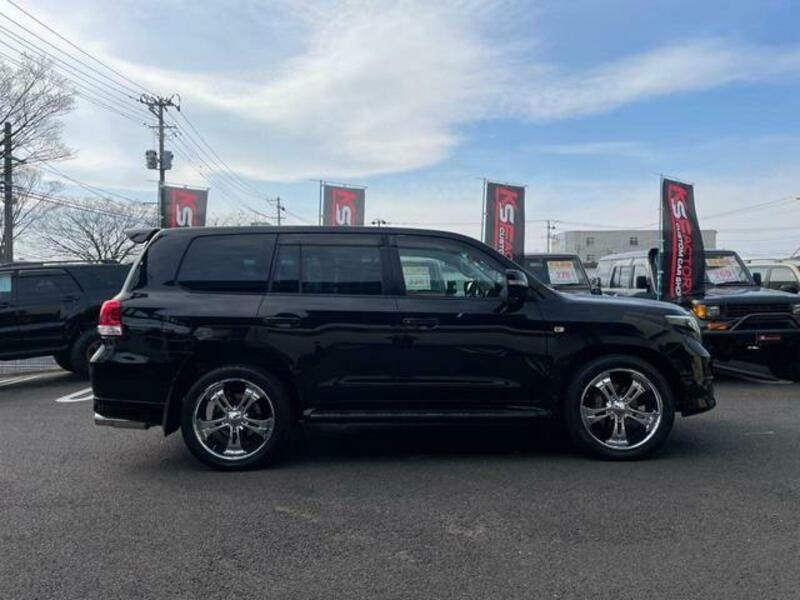LAND CRUISER