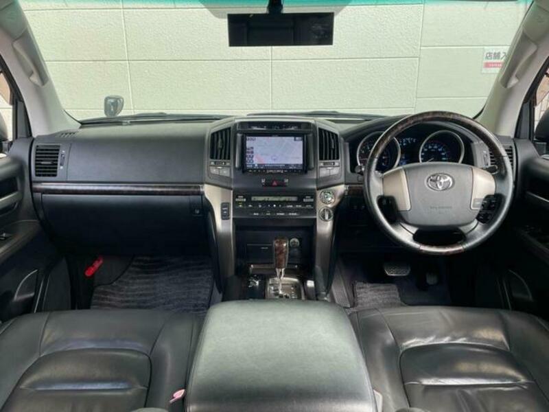 LAND CRUISER