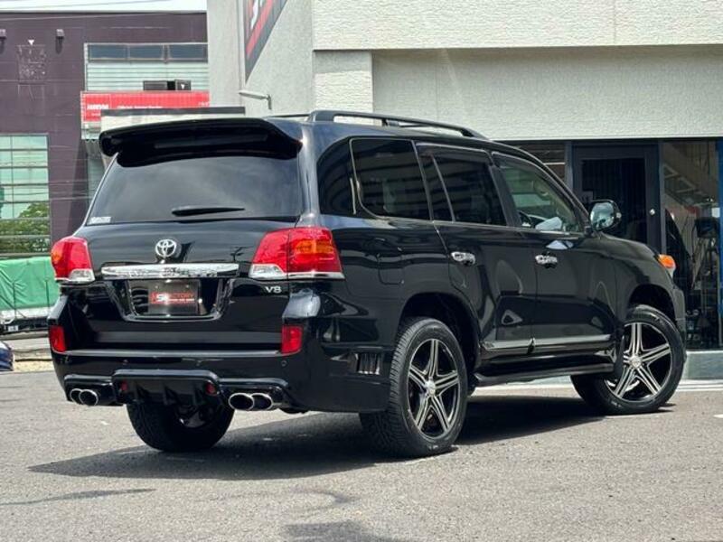 LAND CRUISER