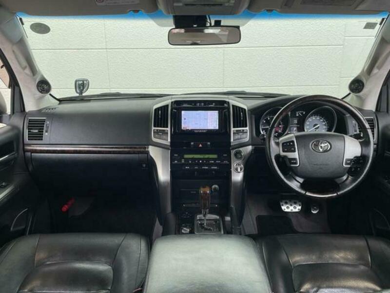 LAND CRUISER