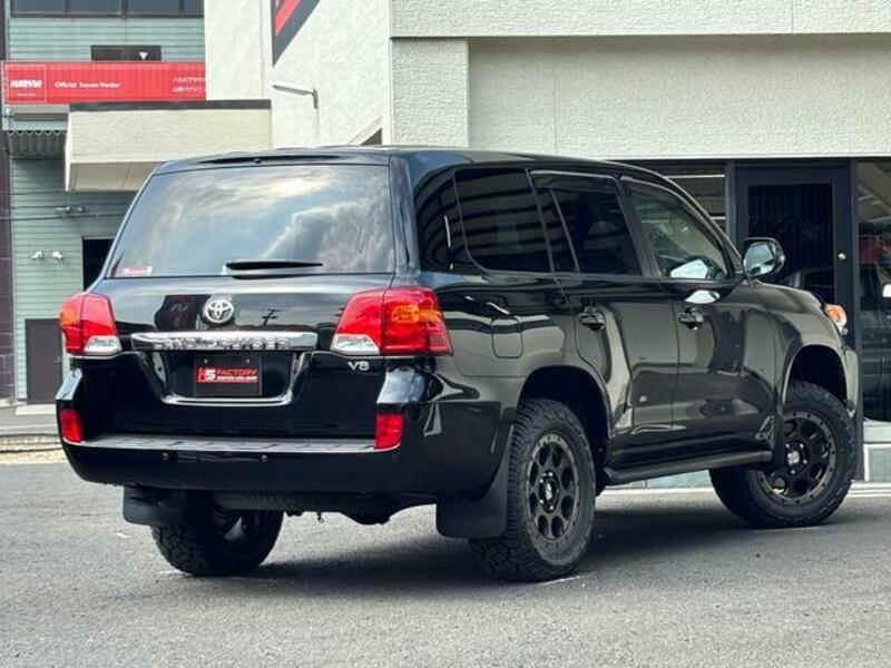 LAND CRUISER