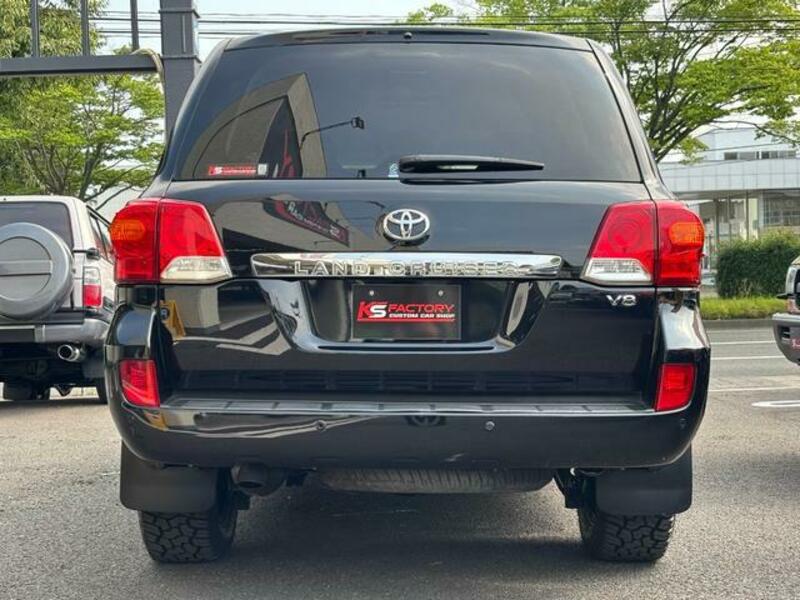 LAND CRUISER