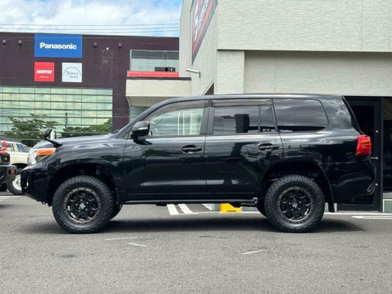 LAND CRUISER