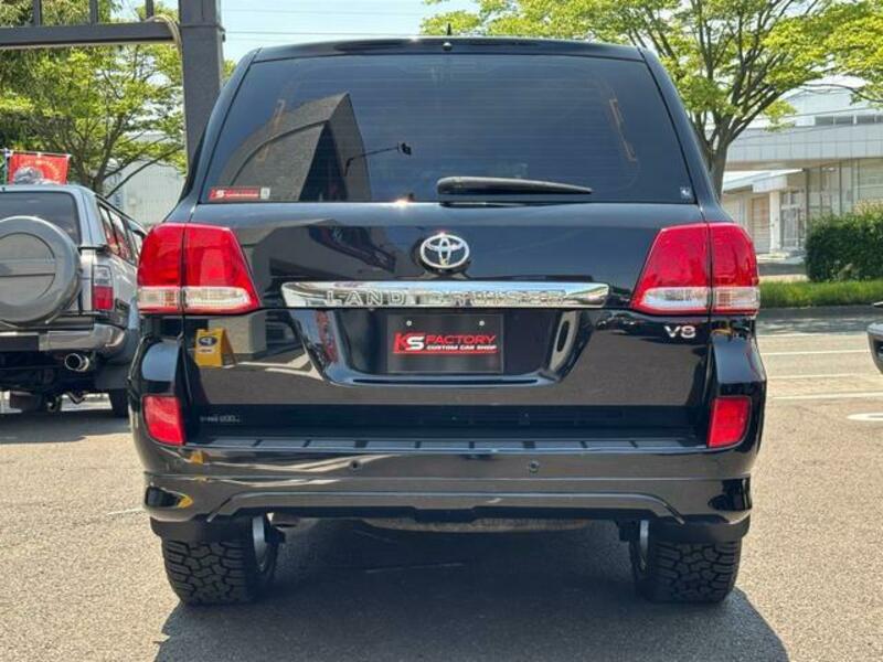 LAND CRUISER
