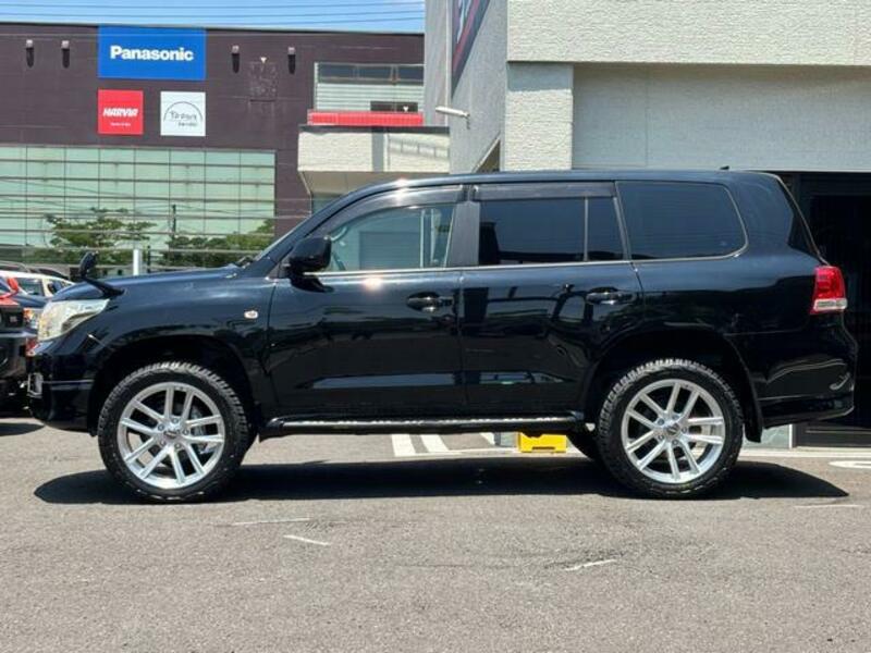 LAND CRUISER
