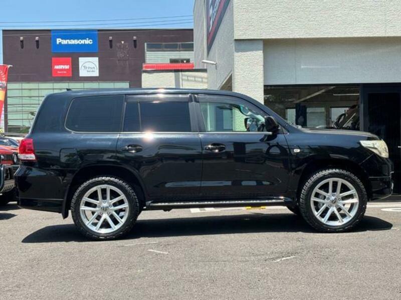 LAND CRUISER