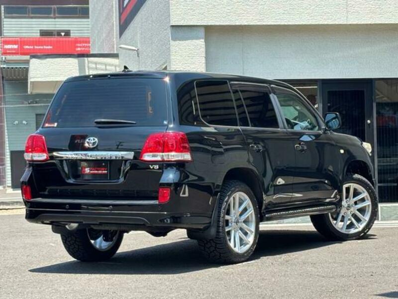 LAND CRUISER