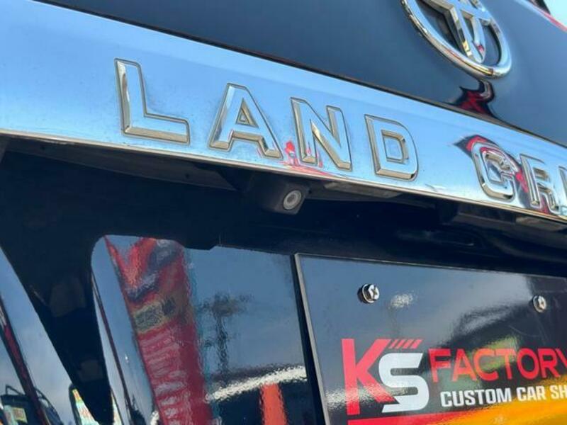LAND CRUISER