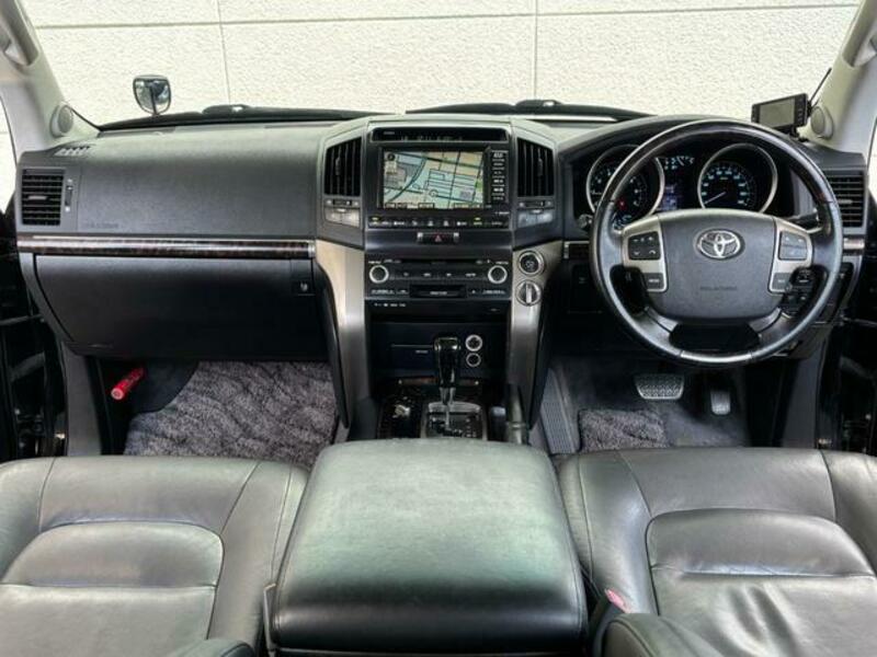 LAND CRUISER
