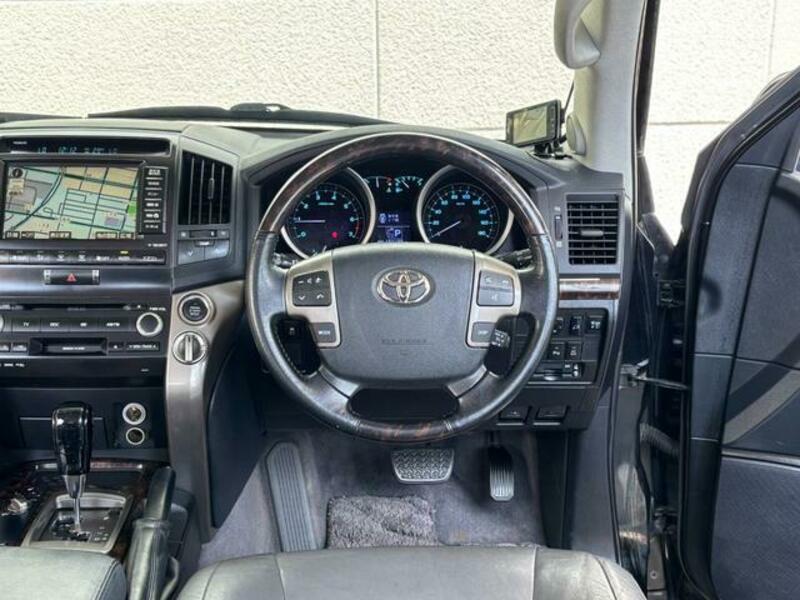LAND CRUISER