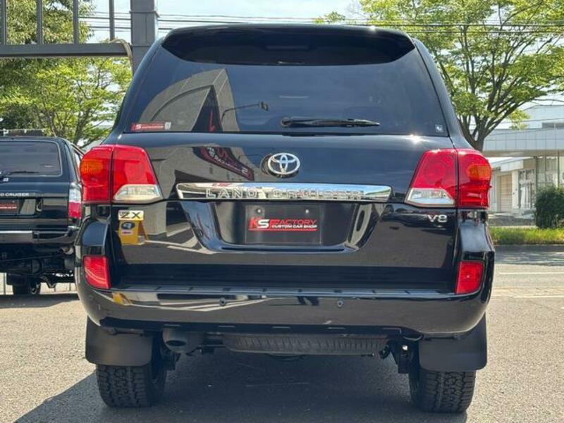 LAND CRUISER