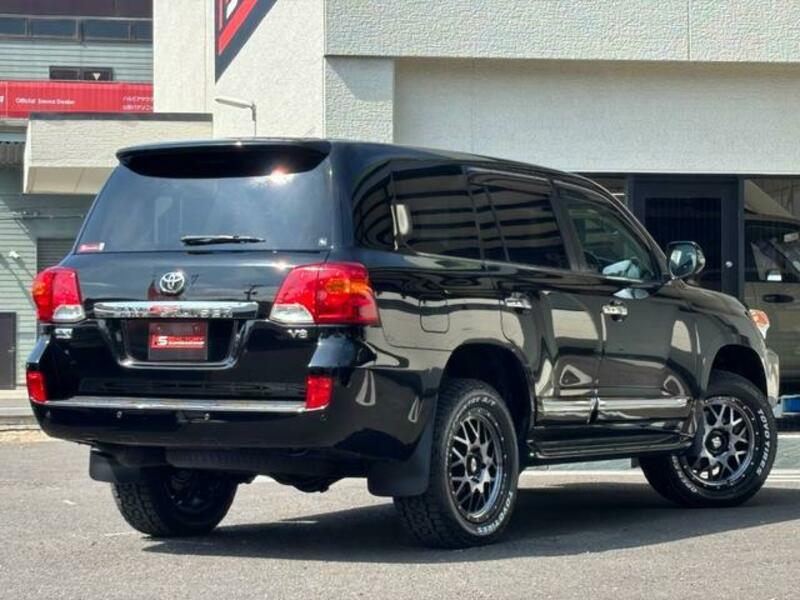 LAND CRUISER