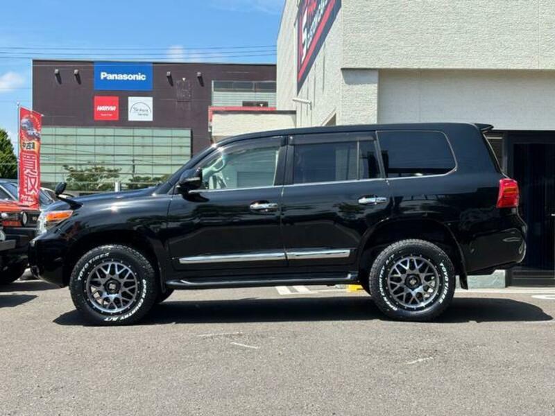 LAND CRUISER