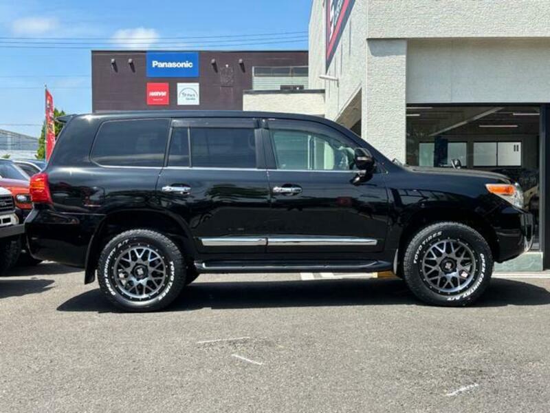 LAND CRUISER