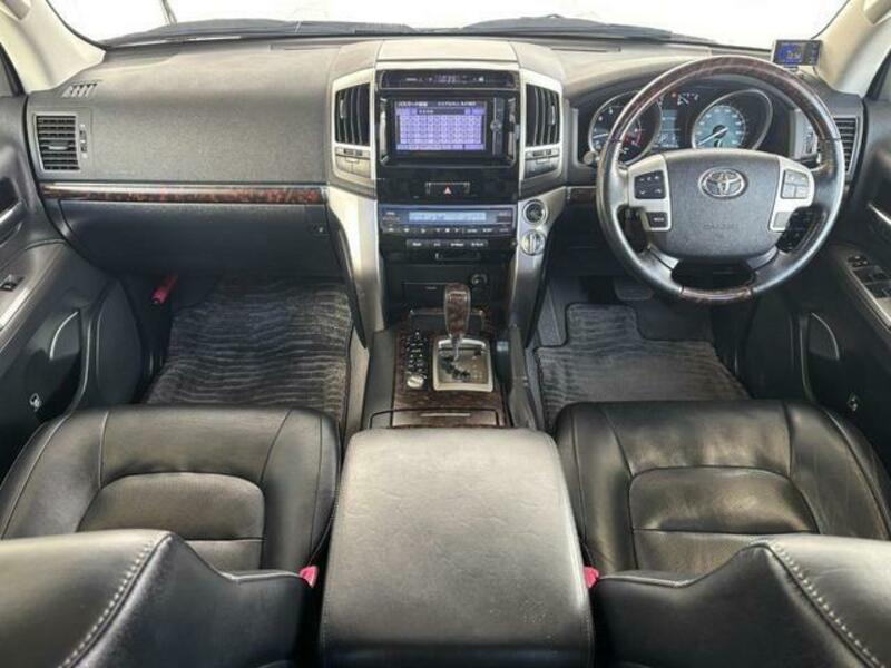LAND CRUISER