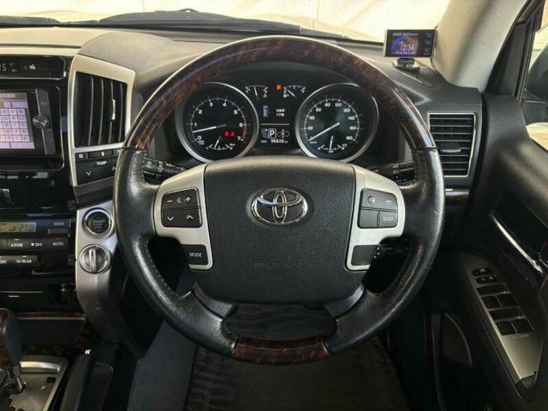 LAND CRUISER